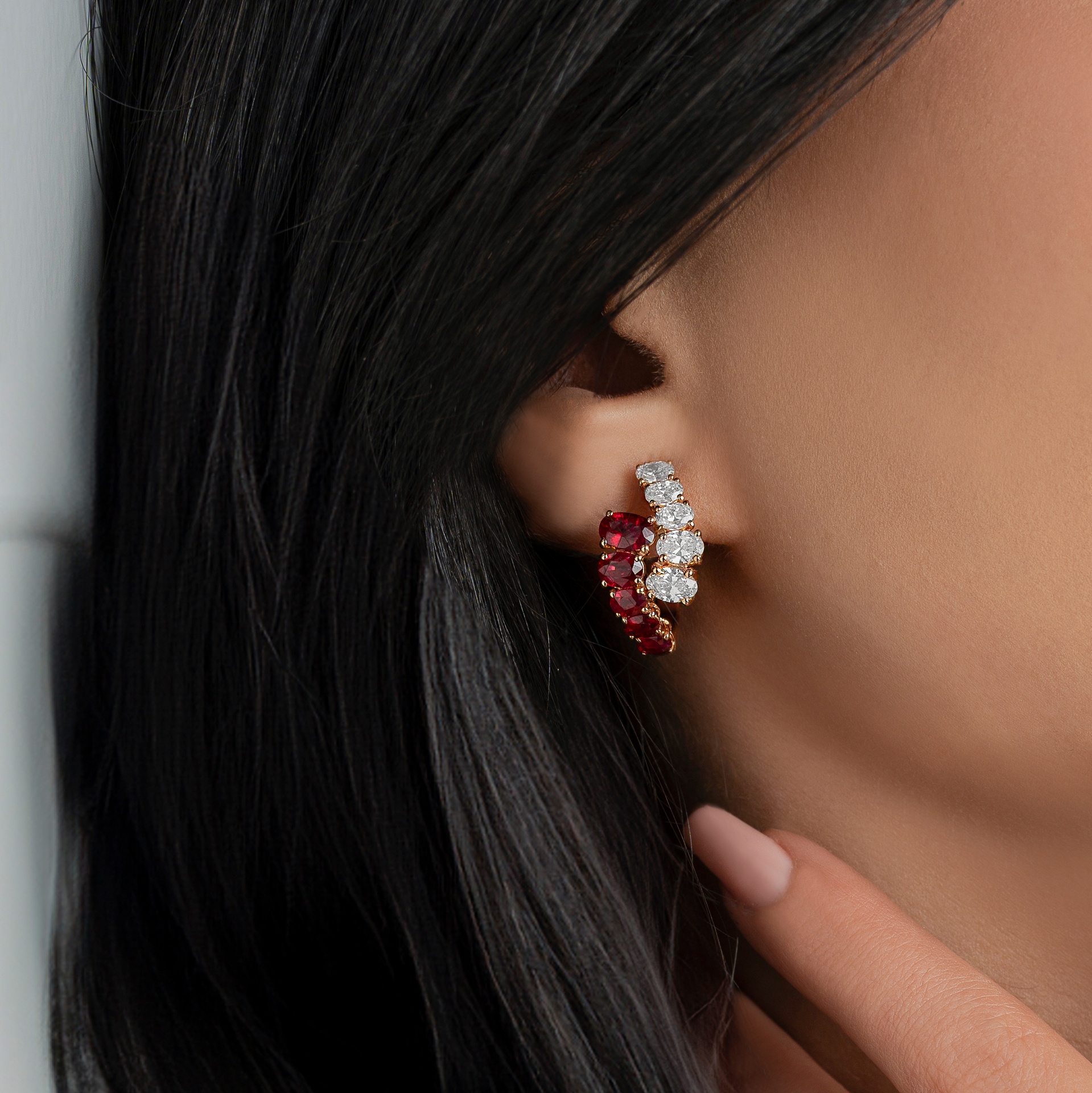 HIGH JEWELRY EARRING