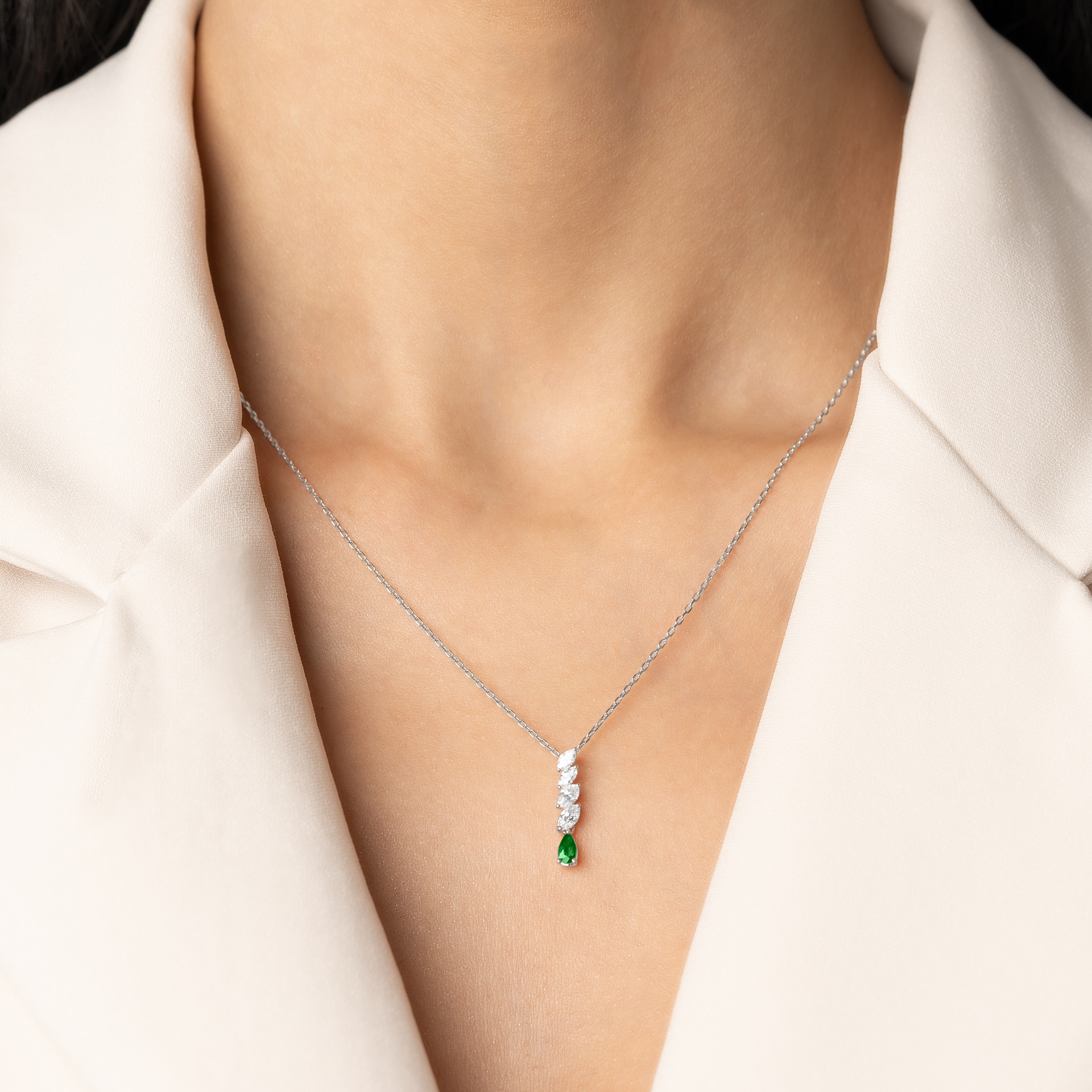 HIGH JEWELRY PENDANT