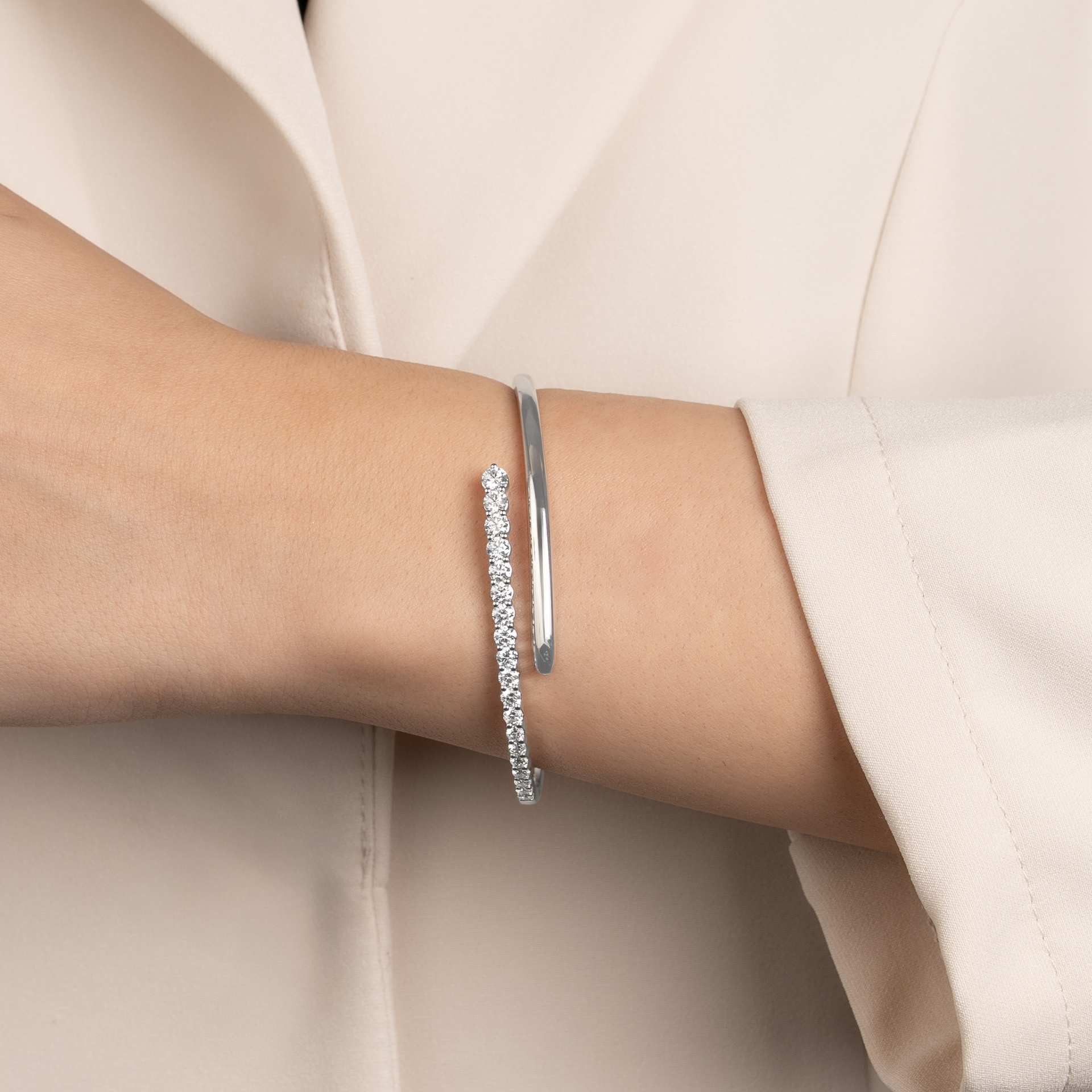 LUSSO BANGLE
