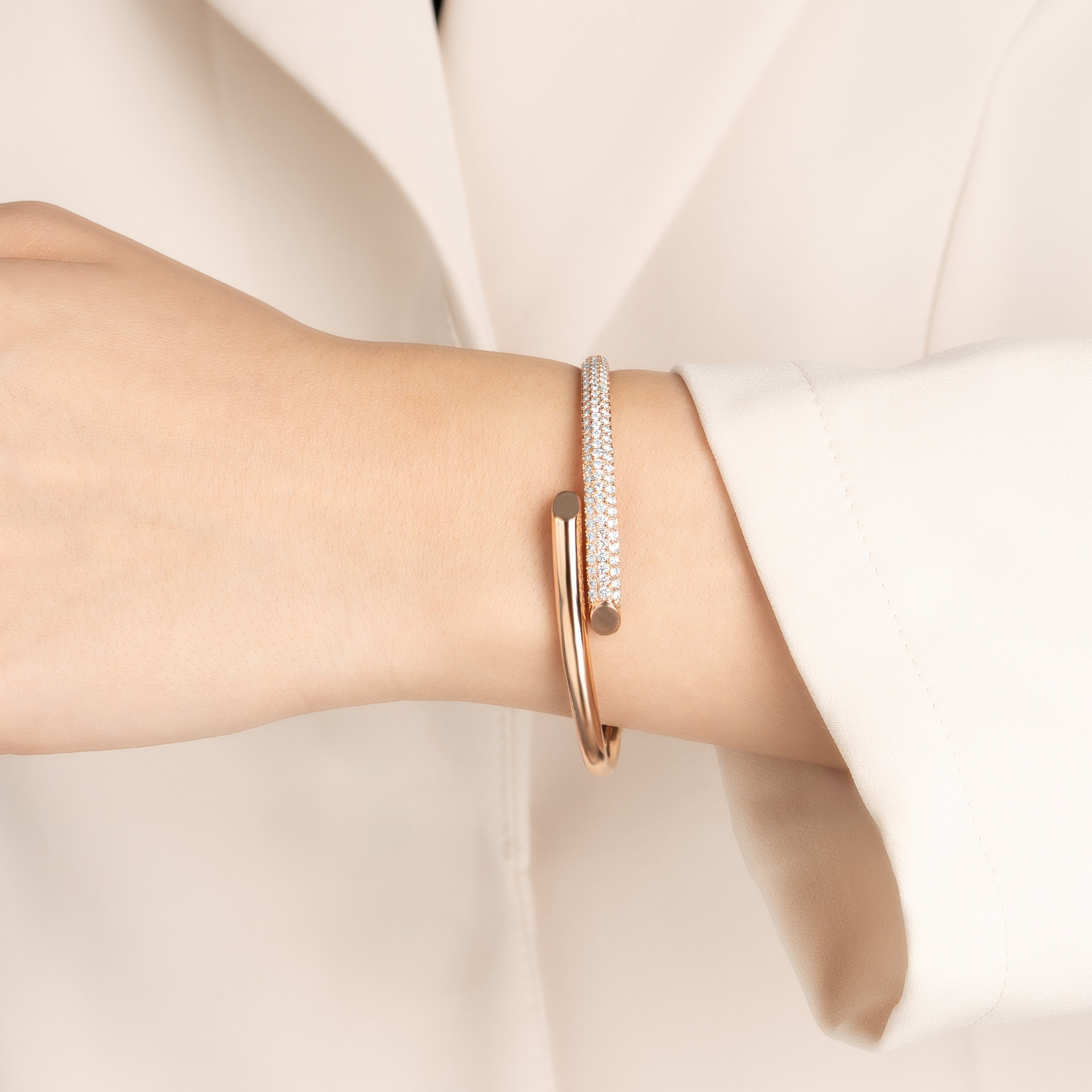 LUSSO BANGLE