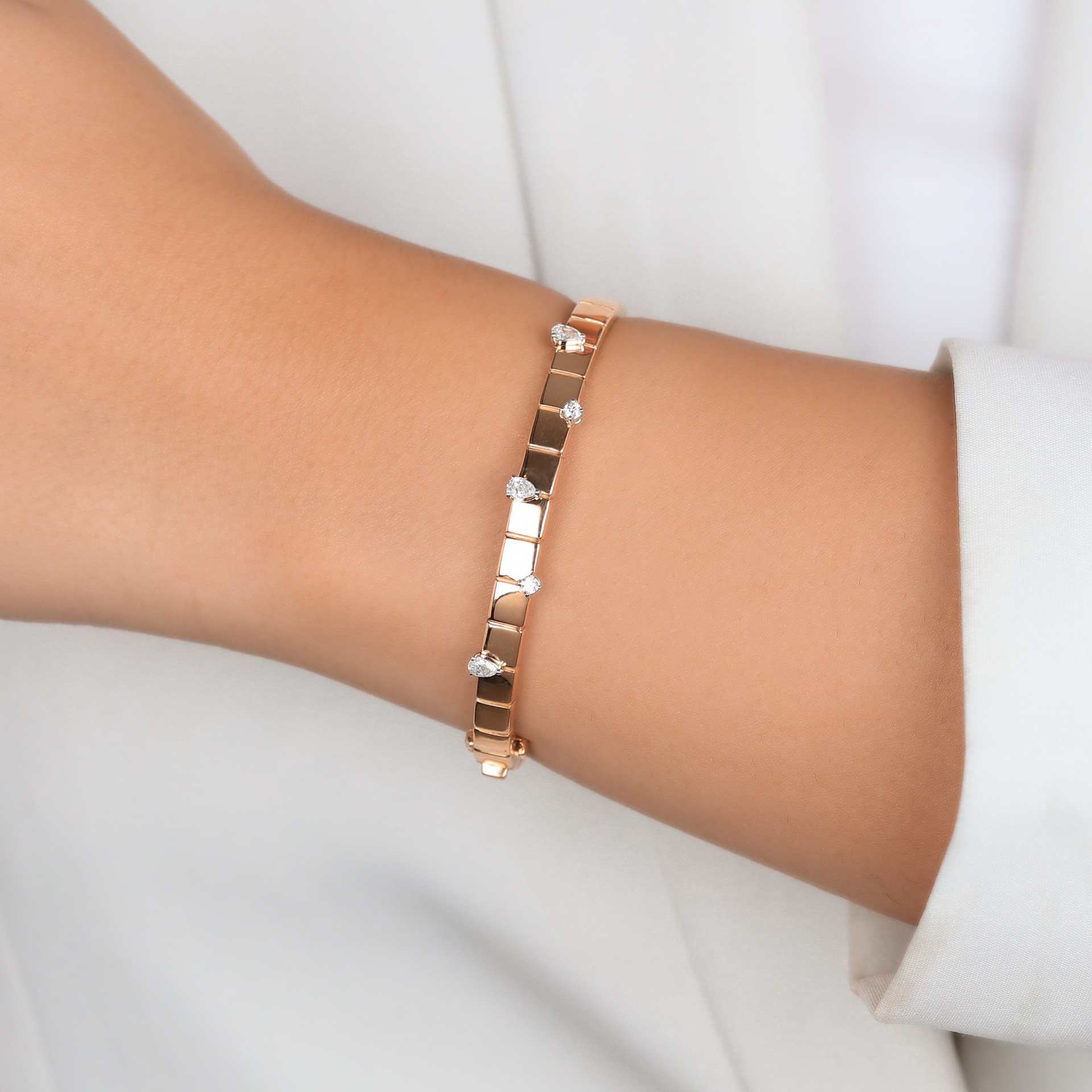 LUST BANGLE
