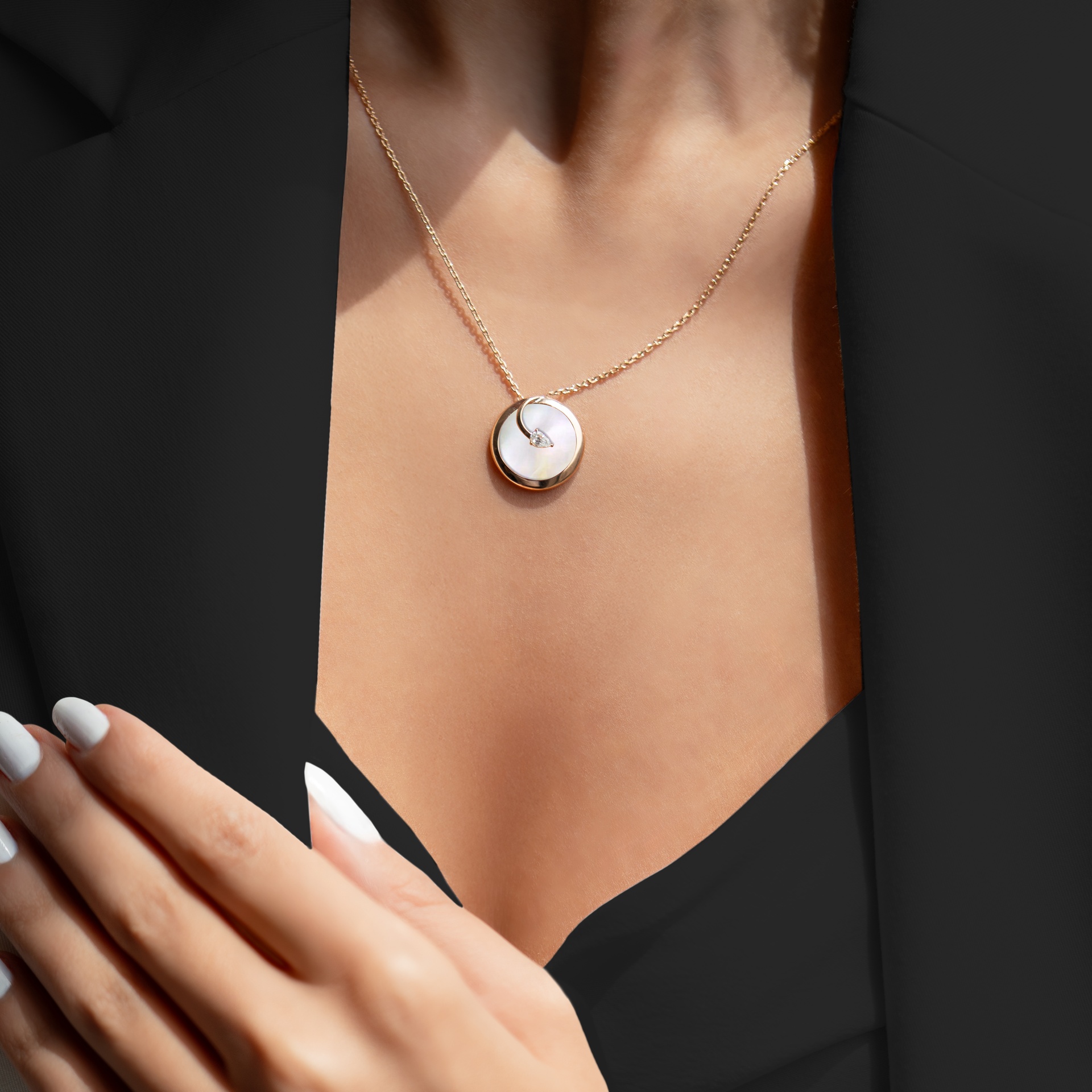 Coda Di Leone Pendant 2