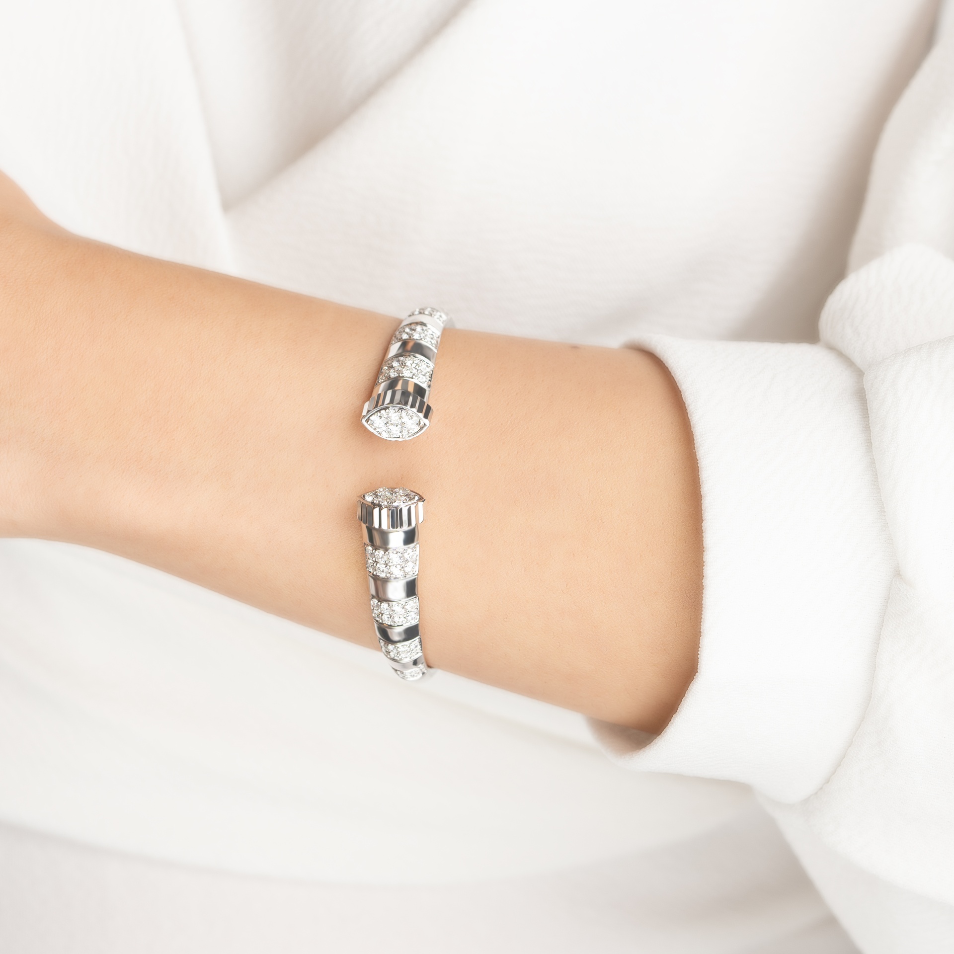 STELLAROSA BANGLE