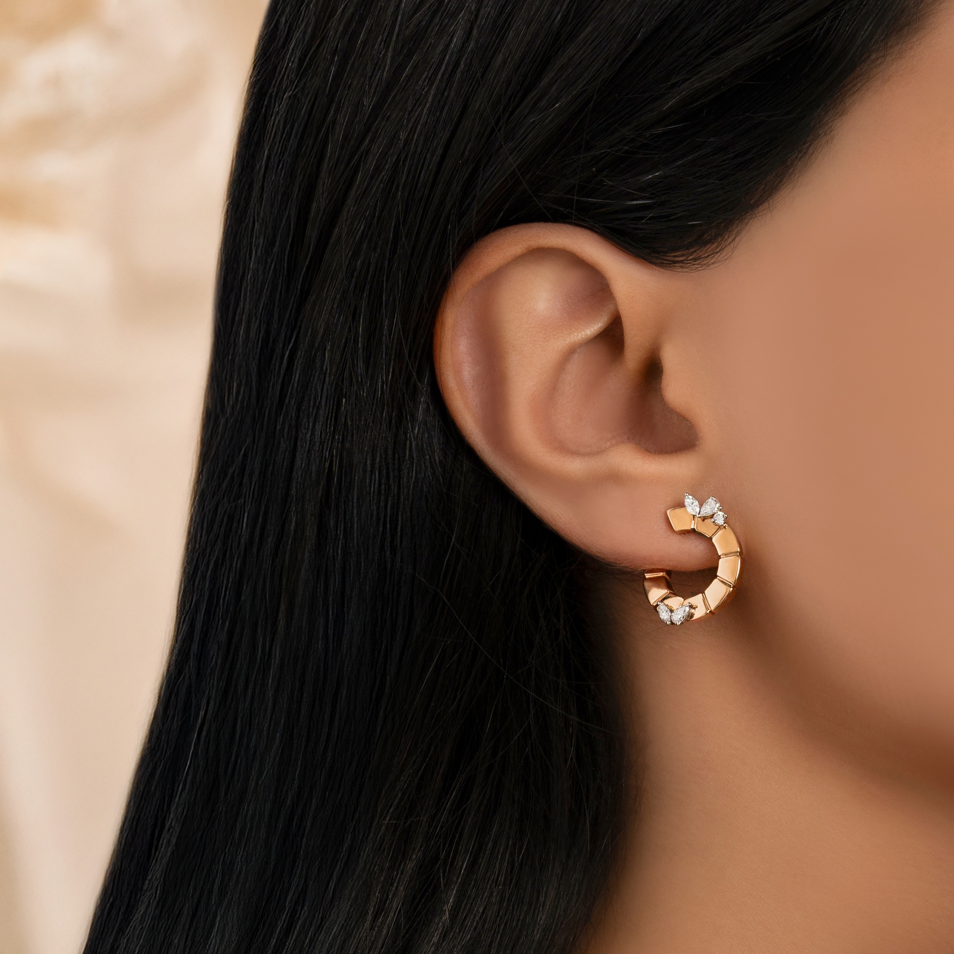 LUST EARRING